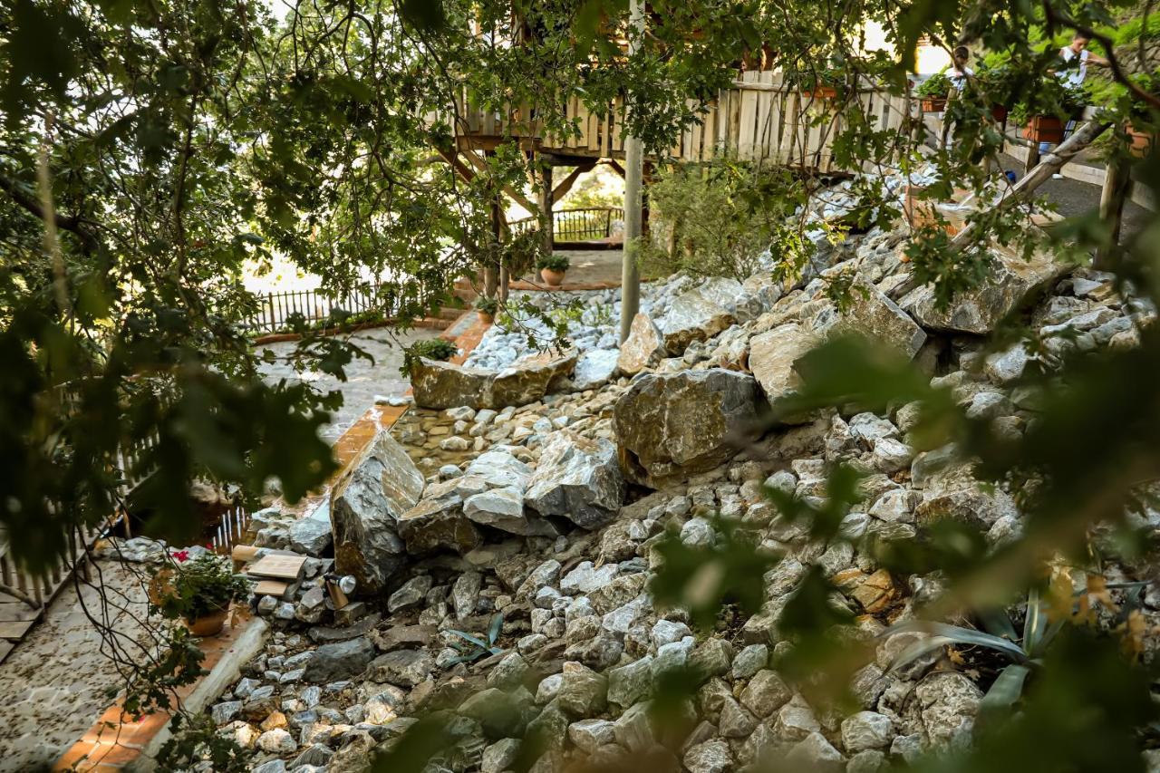 B & B Le Casette Sull'Albero Di Villa Alba Messina Buitenkant foto