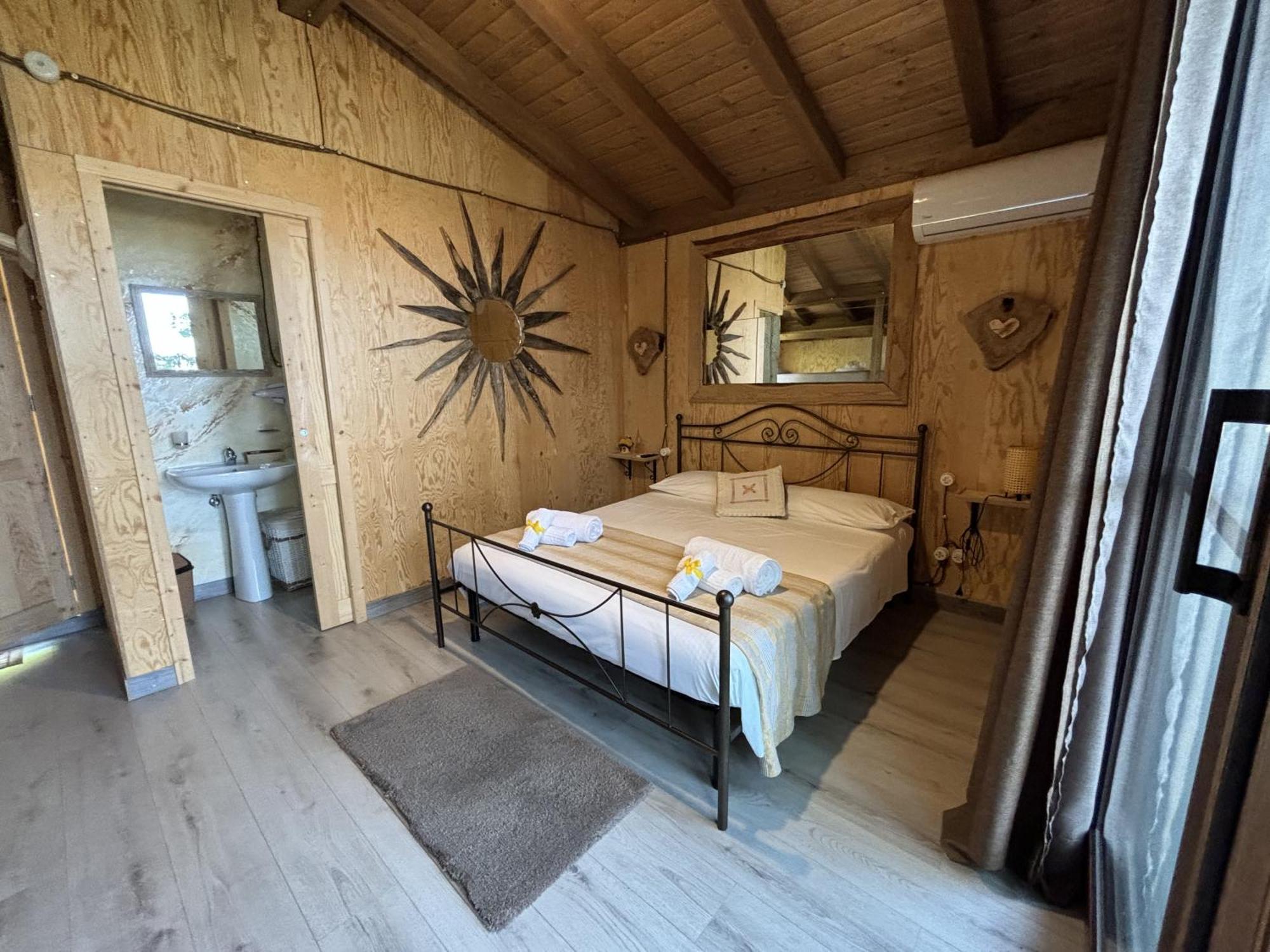 B & B Le Casette Sull'Albero Di Villa Alba Messina Buitenkant foto