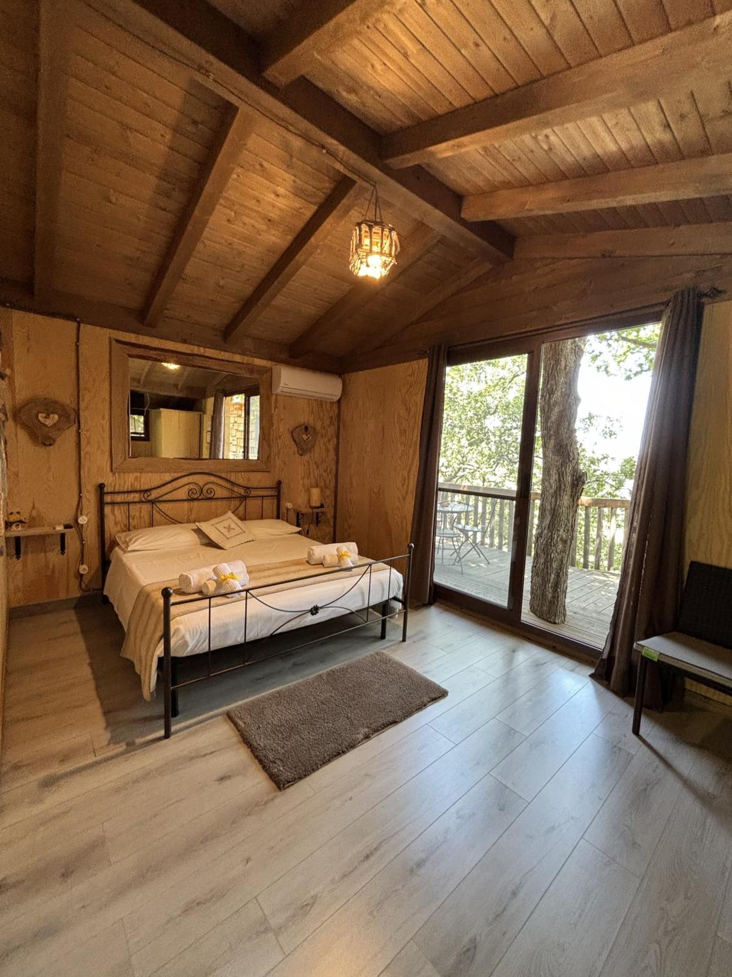 B & B Le Casette Sull'Albero Di Villa Alba Messina Buitenkant foto