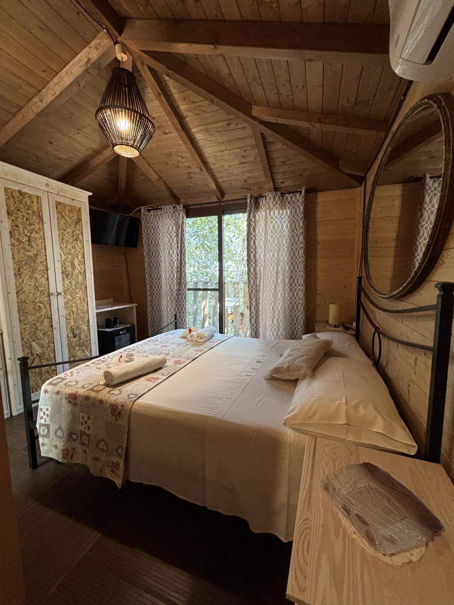 B & B Le Casette Sull'Albero Di Villa Alba Messina Buitenkant foto